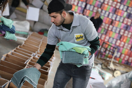 Zespół Help w Aleppo zaopatruje schroniska w prowincji Aleppo w artykuły higieniczne i środki czystości.