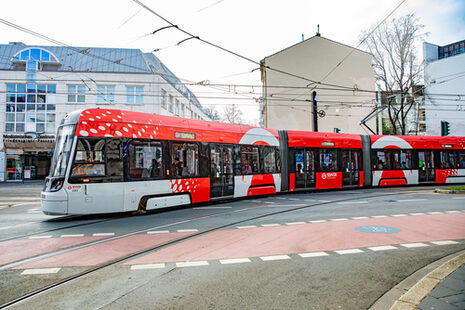 Tramwaj SWB na skrzyżowaniu Oxfordstraße/Wilhelmstraße