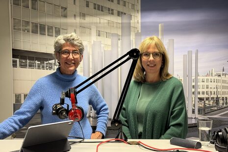 Im Studio: Lisa Beckmann (l.) und Barbara Löcherbach.