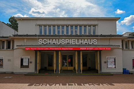 Schauspielhaus Bad Godesberg (dawniej Kammerspiele Bad Godesberg) to największy teatr w mieście Bonn i pierwszy nowy teatr zbudowany w Niemczech w okresie powojennym.
